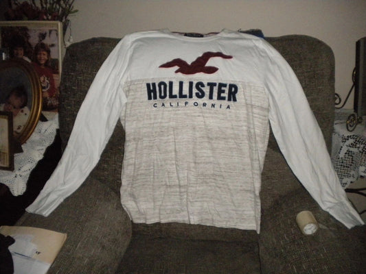 HOLLISTER Mens Medium  Long Sleeve Crew Neck  Logo Graphic- very nice .