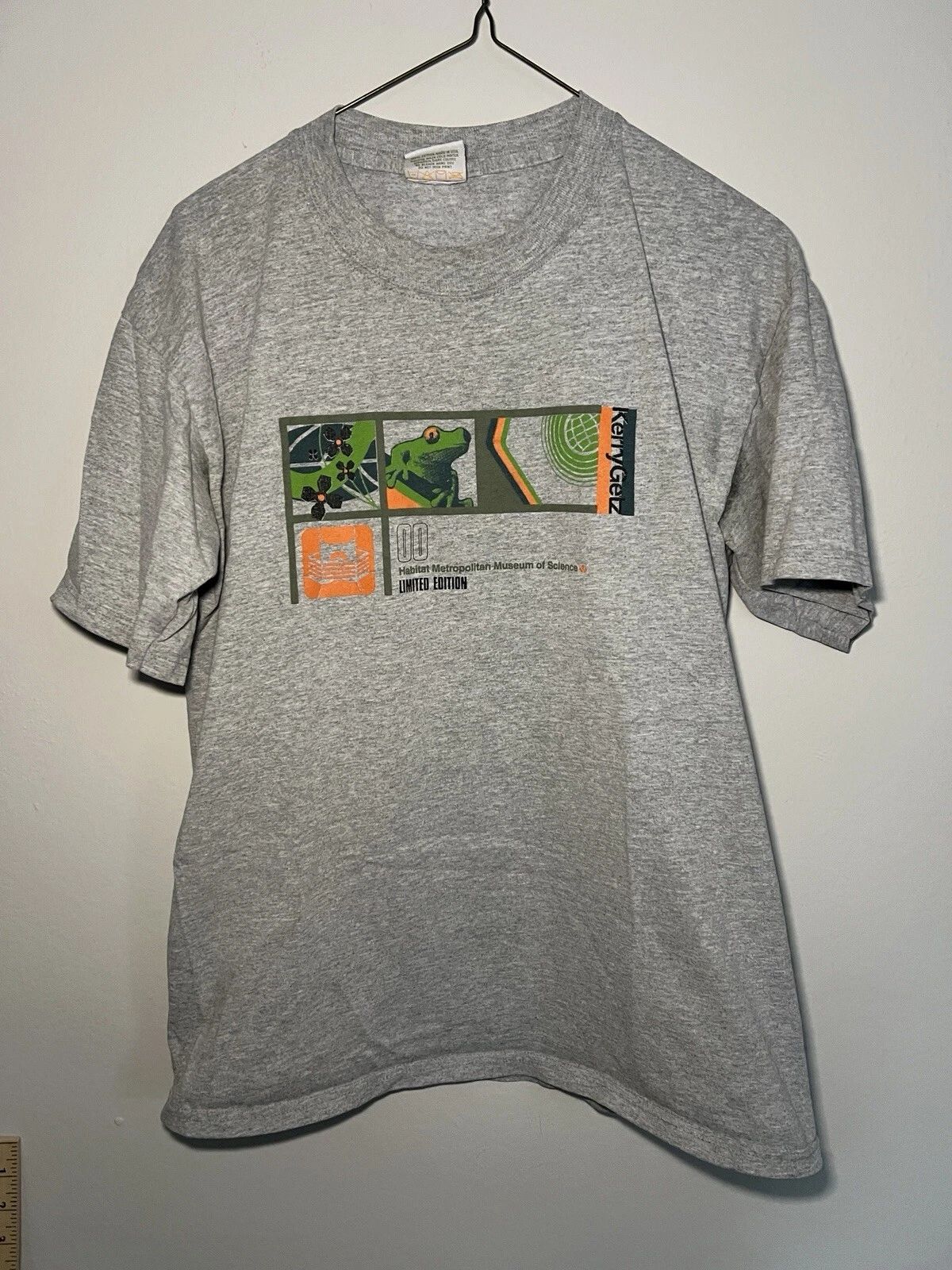 VTG Habitat Metropolitan Museum Frog Shirt