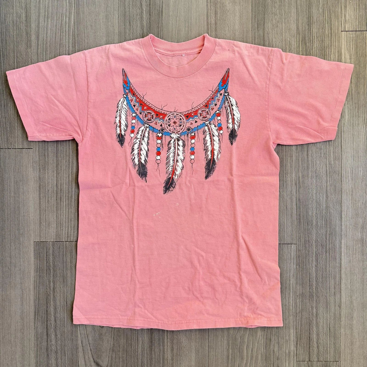 Feather Necklace Shirt Mens Small Pink Graphic Tee T-Shirt Southwestern Boho