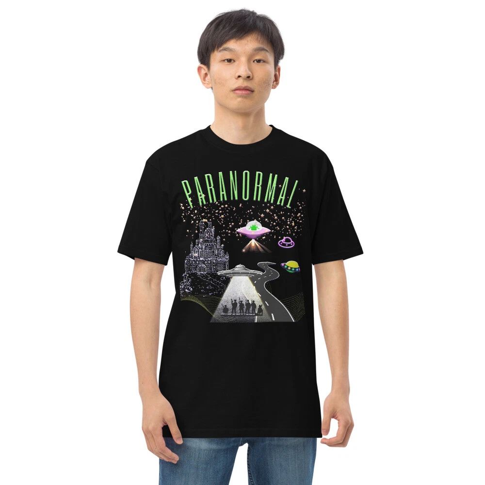 Paranormal world scifi art illustration Men’s premium heavyweight tee
