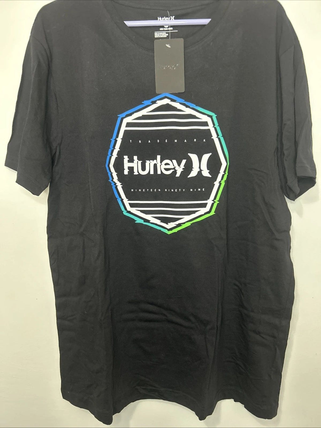 Hurley short sleeve t shirt Mens Large NWT, black/front colored graphic