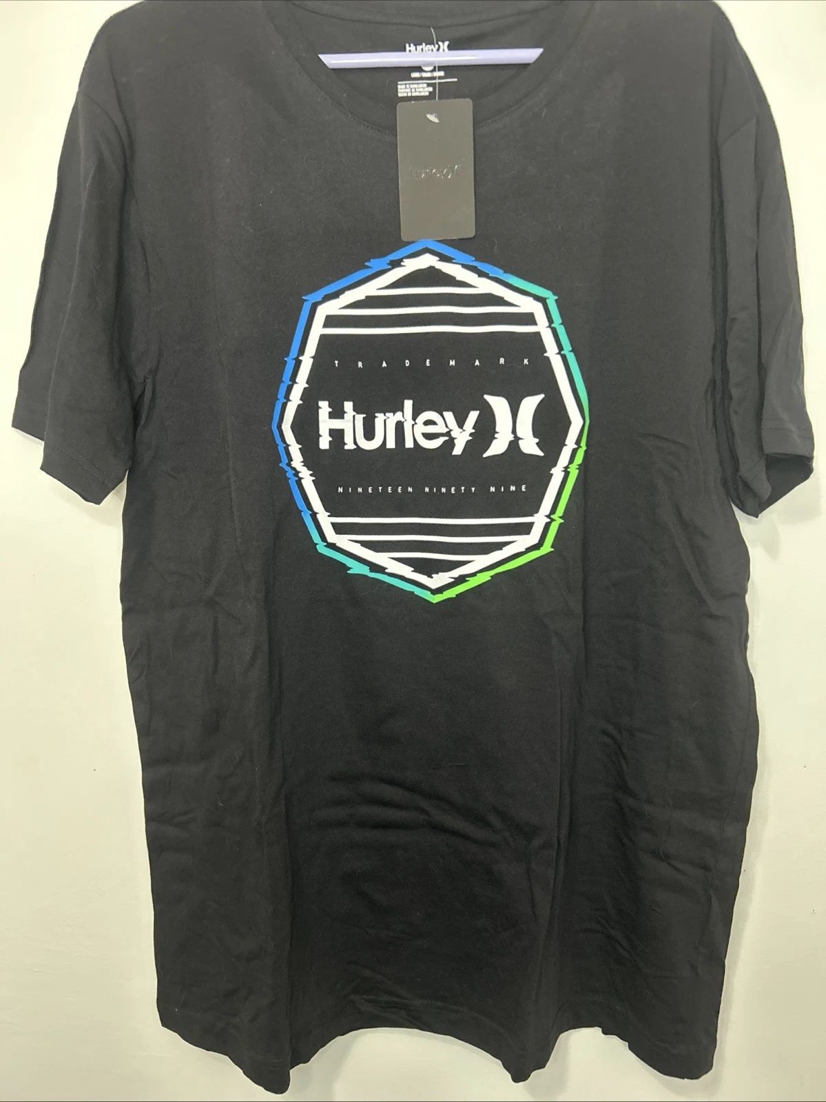 Hurley short sleeve t shirt Mens Large NWT, black/front colored graphic