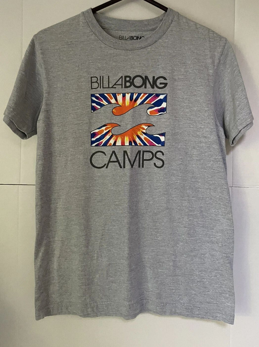 BILLABONG mens graphic surf camps t shirt gray size small